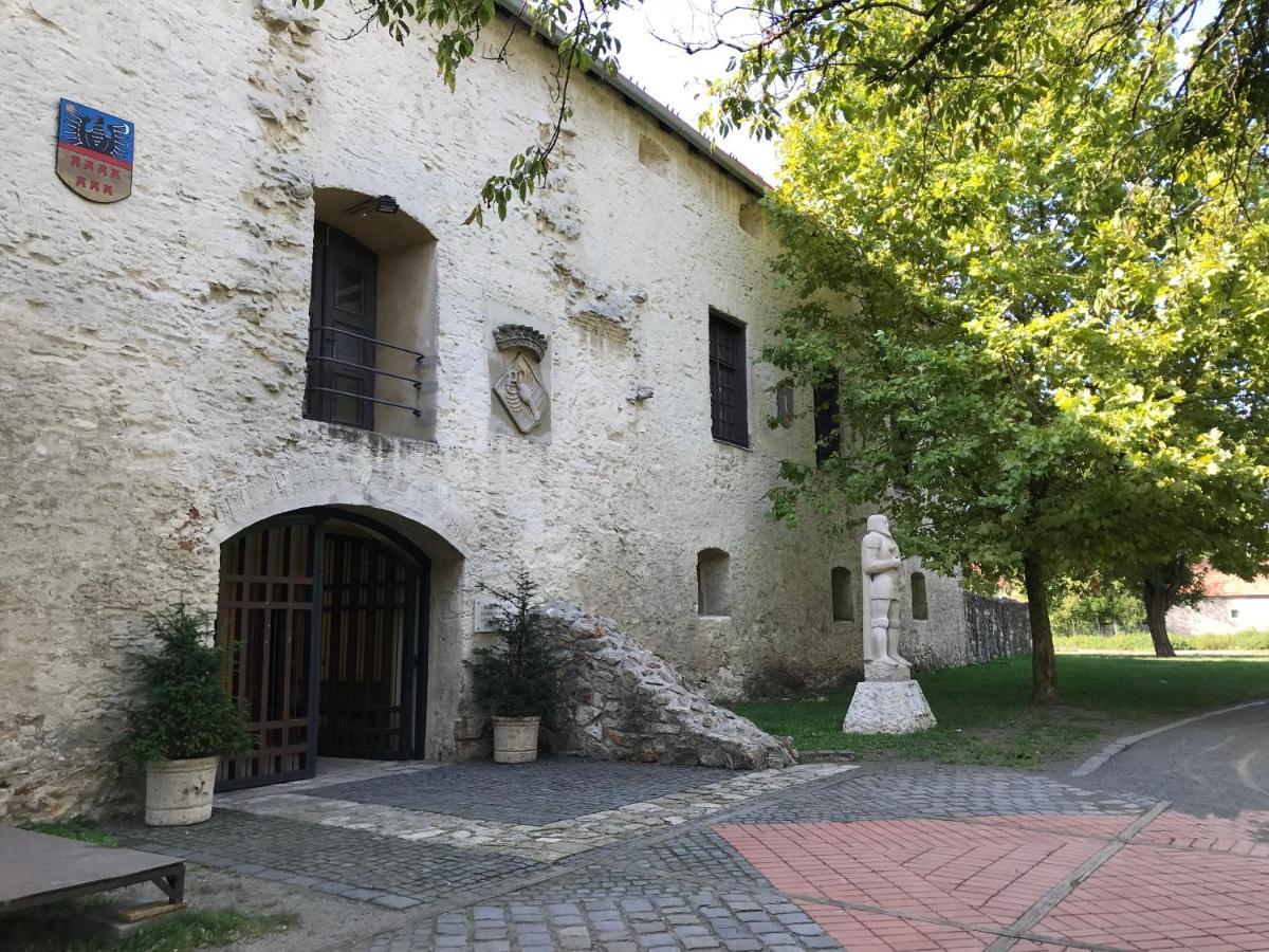 Huszárvár Hotel Kastélyszálló Szerencs Exterior foto